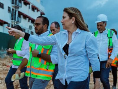 Carolina supervisa obras en el DN; valora avances en el Malecón Deportivo y parque Taíno