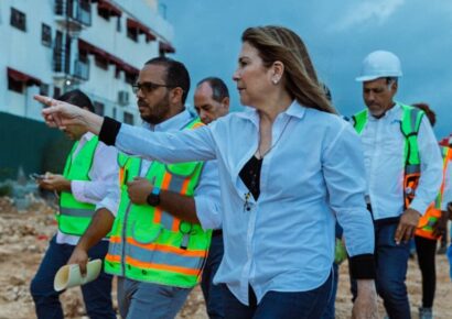 Carolina supervisa obras en el DN; valora avances en el Malecón Deportivo y parque Taíno