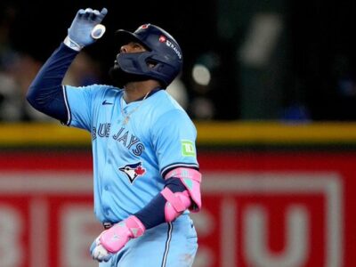 Vladimir Guerrero Jr. se acerca al récord histórico de hits en postemporada