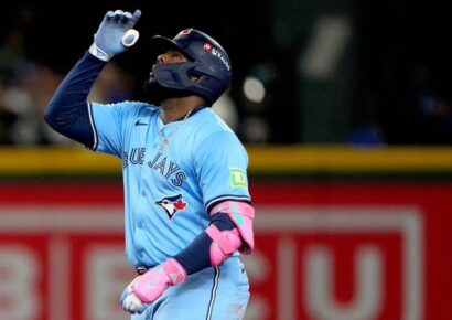 Vladimir Guerrero Jr. se acerca al récord histórico de hits en postemporada