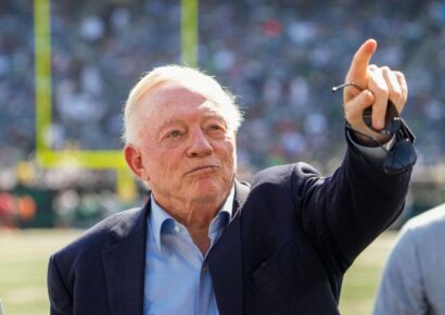 NFL sanciona con 250,000 dólares a Jerry Jones por gesto obsceno contra la afición