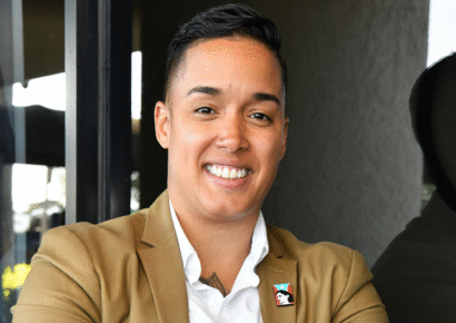 Concejala Jessie Fuentes esposada en hospital tras confrontar a agentes migratorios en Chicago