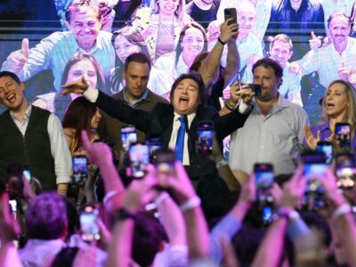 Milei consolida su poder: La Libertad Avanza gana legislativas con más del 40% de los votos en Argentina