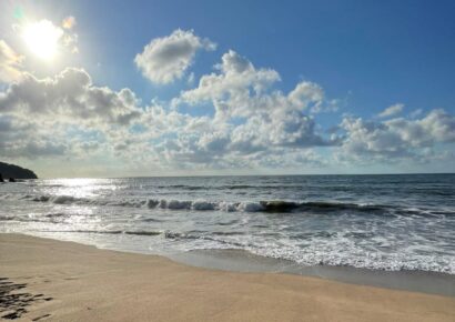 Indomet advierte sobre oleaje peligroso en la costa atlántica y recomienda precaución