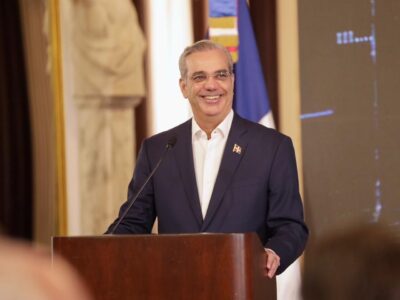 Abinader escribe sus memorias: “Explicaré por qué impulsamos la reforma constitucional”