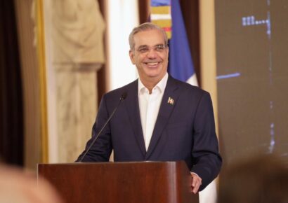 Abinader escribe sus memorias: “Explicaré por qué impulsamos la reforma constitucional”