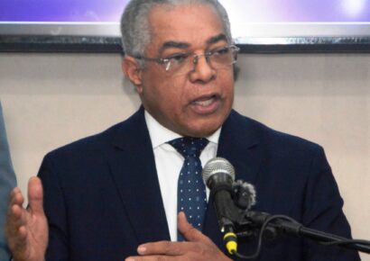 Nueva Tarjeta del Gobierno aumentará deuda pública de forma irresponsable