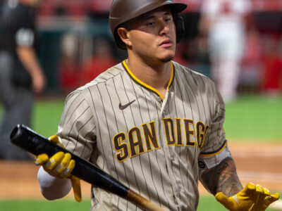 Machado sacude jonrón decisivo y mantiene con vida a los Padres en Chicago