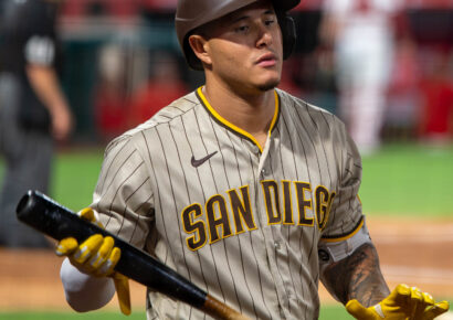 Machado sacude jonrón decisivo y mantiene con vida a los Padres en Chicago