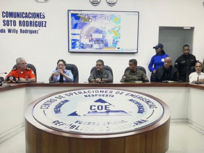 Gobierno autoriza apertura de comercios pese a alertas por tormenta Melissa para que la población pueda abastecerse de productos esenciales