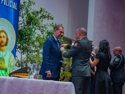 Guido Gómez Mazara recibe Medalla al Mérito Policial 2025 con Distintivo Verde por modernizar la tecnología de la Policía Nacional