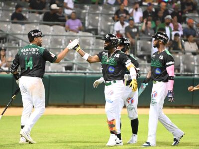 Estrellas Orientales vencen 7-3 a los Toros del Este en San Pedro de Macorís