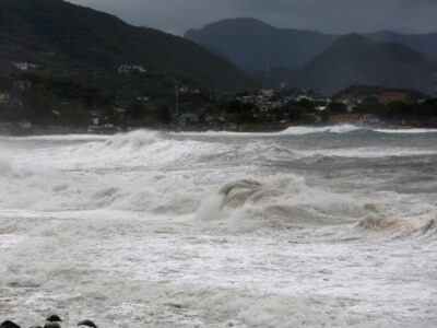 El huracán Melissa se aproxima a Jamaica y amenaza con ser la tormenta más catastrófica y fuerte en azotar la isla en 174 años