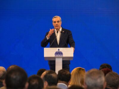 Abinader afirma que 80 % de la deuda contratada ha sido para pagar compromisos heredados