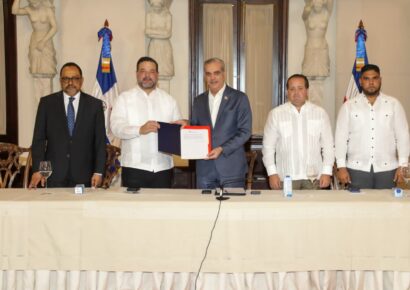 Gobierno inicia titulación de más de 43 millones de metros cuadrados en Los Haitises y Loma Novillero