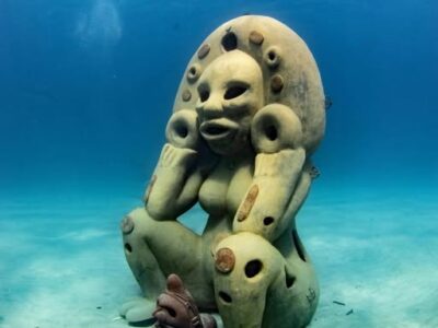 Polémica en Sosúa por retiro de estatua submarina de Atabey; regidores ceden ante presión religiosa