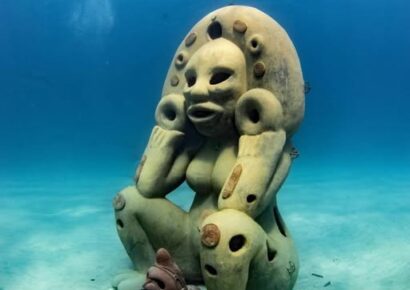 Polémica en Sosúa por retiro de estatua submarina de Atabey; regidores ceden ante presión religiosa