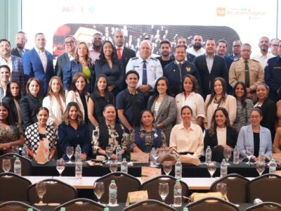 Escuelas Vocacionales del MIDE reciben reconocimiento en Tour LatamDigital Conecta