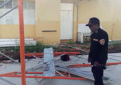 Obrero muere tras caer de andamio mientras trabajaba en ampliación de centro educativo en Dajabón