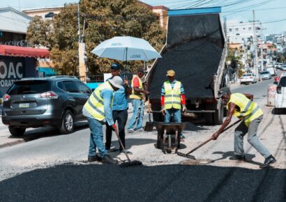 Alcaldía del Distrito Nacional inicia programa de bacheo en el Ensanche Quisqueya