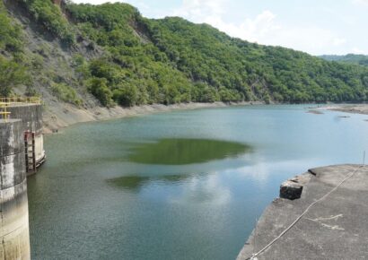 Fuerza del Pueblo alerta por desvío de agua para energía, afectando agricultura en Peravia y San Cristóbal
