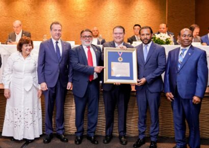 Comerciantes reconocen a Yayo Sanz Lovatón, como el “Servidor Público 2025”