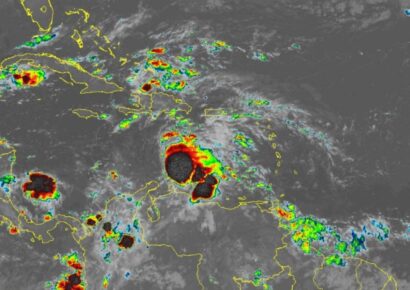 Onda tropical continúa provocando lluvias y mantiene alerta en varias provincias