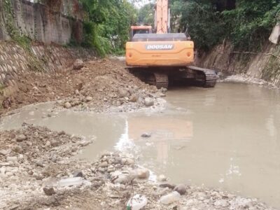 Alcaldía de San Felipe de Puerto Plata refuerza limpieza de cañadas para prevenir inundaciones