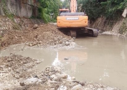 Alcaldía de San Felipe de Puerto Plata refuerza limpieza de cañadas para prevenir inundaciones