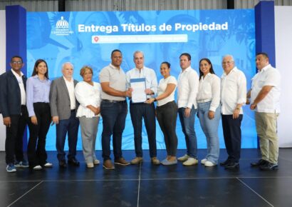 Gobierno entrega 551 títulos de propiedad en Sabana Pérdida tras más de 40 años de espera