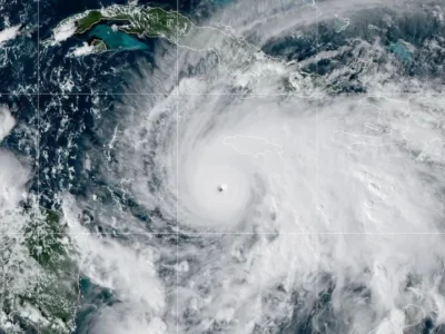 Huracán Melissa toca tierra en Jamaica con fuerza récord