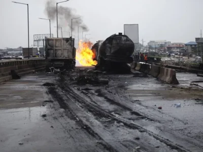 Sube a 42 el número de muertos por la explosión de un camión de gasolina en Nigeria