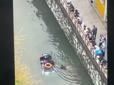¡Increíble! Rescate heroico en China: transeúnte salva a conductor que cayó al río