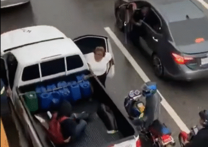 Motorista cae desde elevado en la 27 de Febrero: “Aterrizó sobre una camioneta en marcha”