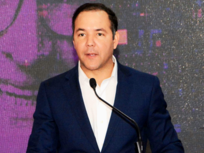 Johnny Pujols denuncia uso clientelar de programas sociales y manipulación de encuestas desde el gobierno