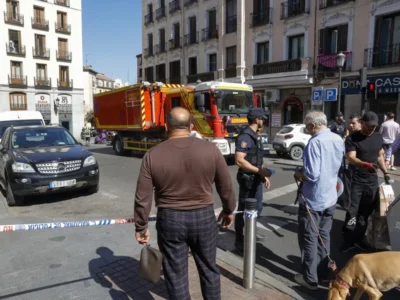 Cuatro desaparecidos tras el derrumbe de un edificio en pleno centro de Madrid