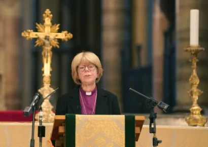 Sarah Mullally hace historia como la primera mujer arzobispo de Canterbury y líder de la Iglesia anglicana