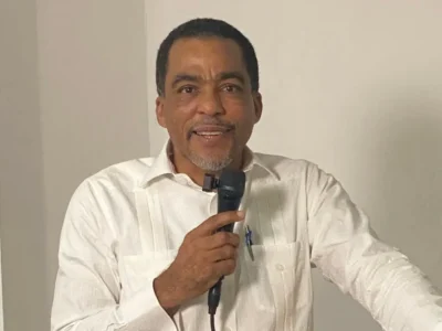 Diógenes Pina presenta su primer libro en Hato Mayor: “Sueños de Octubre, El arte de la Entrevista”