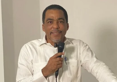 Diógenes Pina presenta su primer libro en Hato Mayor: “Sueños de Octubre, El arte de la Entrevista”