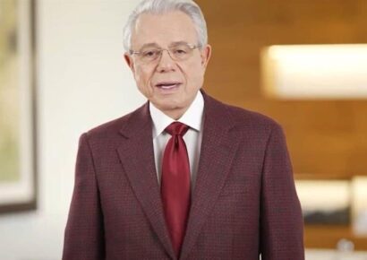 León entre donantes del nuevo salón en la Casa Blanca