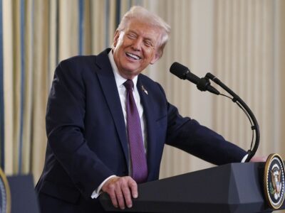 Trump exige a Israel detener bombardeos en Gaza para facilitar liberación de rehenes