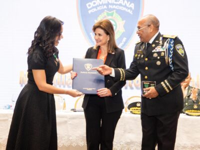 Raquel Peña encabeza entrega de la Medalla al Mérito Policial 2025