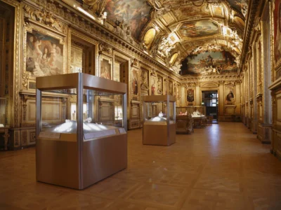 Roban joyas imperiales en el Louvre en solo siete minutos