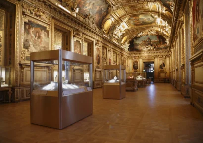 Roban joyas imperiales en el Louvre en solo siete minutos