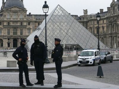 Sospechosos del robo en el Louvre admiten parcialmente su participación