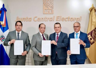 JCE firma contrato de RD$3,300 millones para renovación de cédulas de identidad y electoral