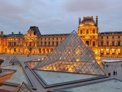 Museo del Louvre vuelve a la normalidad tras el robo de nueve joyas de la Corona Francesa