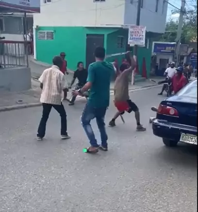 Riña entre hermanos alarma a Cabarete: “Se enfrentaron con machetes y piedras”