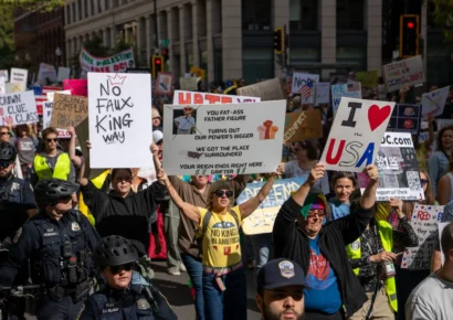 Miles protestan en EE. UU. contra Trump bajo el lema “Sin reyes”