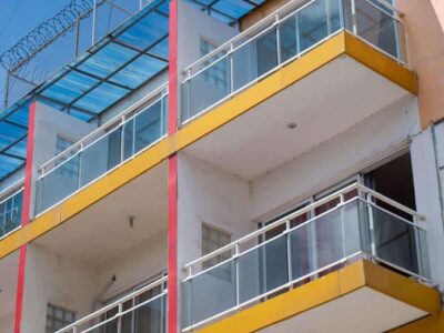 Padre denuncia que su hija fue secuestrada, agredida y lanzada desde un tercer piso en Pantoja